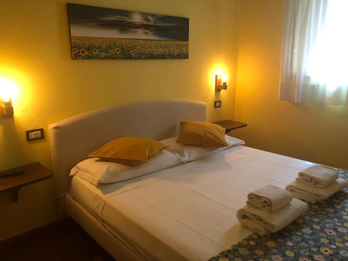Notti Etrusche a Sovana 0*,  Italia